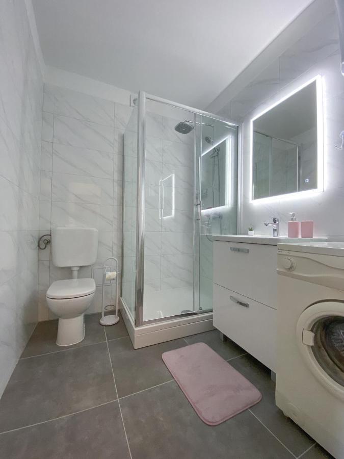 Trstenik Central Split Luaran gambar